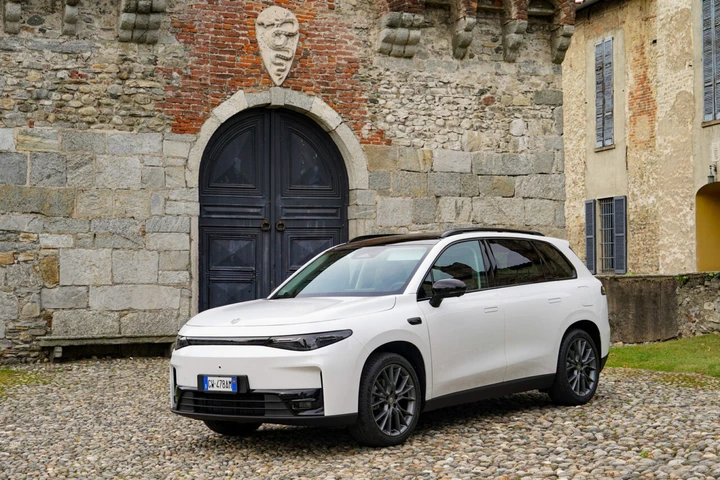 Leapmotor C10 REEV: alternativa ibrida flessibile ed efficiente