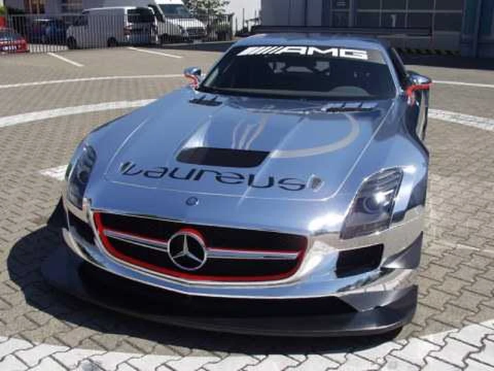 Mercedes SLS AMG Laureus Design: ali di gabbiano in veste cromata