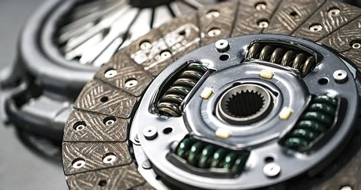 Frizione auto bruciata: sintomi, cosa fare, cambio e costo
