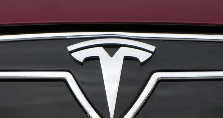 Tesla: Elon Musk completa la fusione con SolarCity