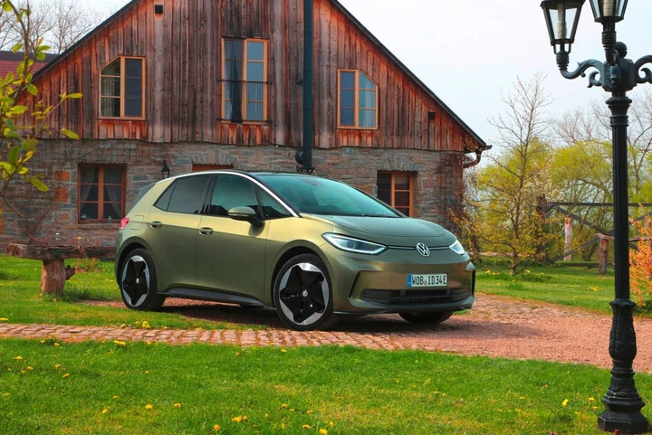 Sconti record: Volkswagen ID.3 e ID.4 quasi a metà prezzo con incentivi 2025