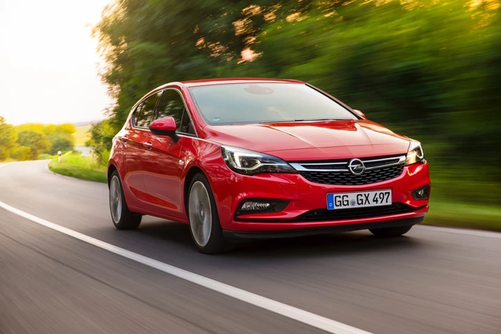 Opel Astra 2016, prezzi da 17.500 euro