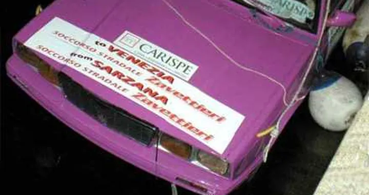 Viareggio: Maserati in mare, ma è l'imbarcazione di due giovani avventurieri