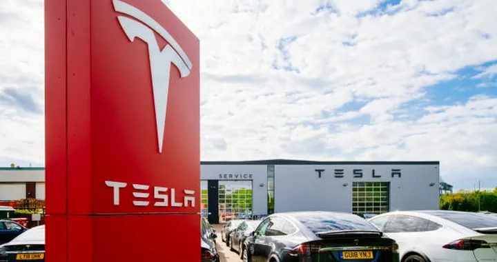 Tesla: appare un misterioso veicolo in un video