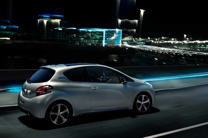 Peugeot 208: il depliant in anteprima