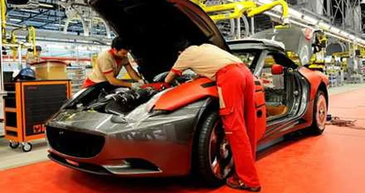 Voglio una Ferrari subito! Così ne comprano due