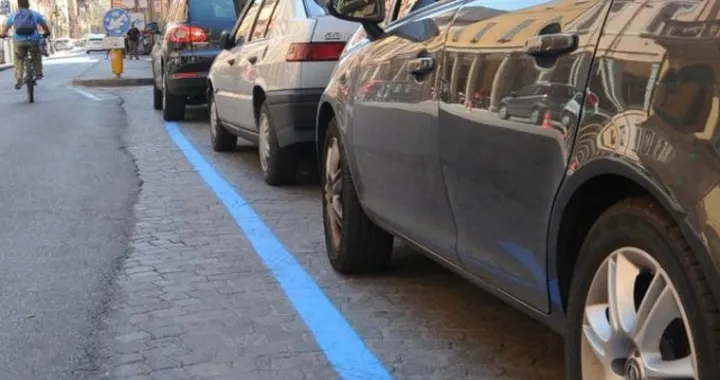 Strisce blu: multa legittima per chi sosta con ticket scaduto
