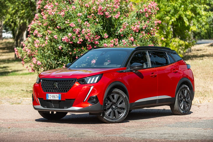Peugeot 2008 1.2 PureTech GT EAT8: la prova su strada
