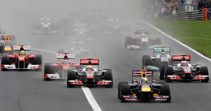 F1, in Ungheria vince la pioggia (e lo spettacolo)