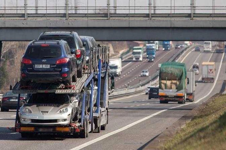Auto di lusso, fuga verso l'est Europa