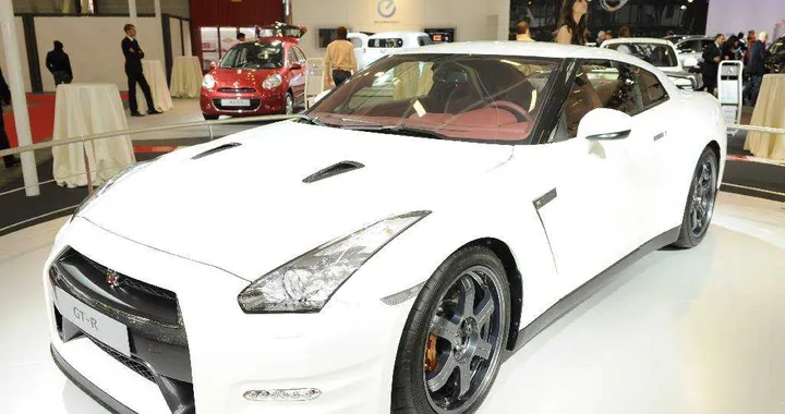 Nissan GT-R 2011 al Motor Show: esagerata!