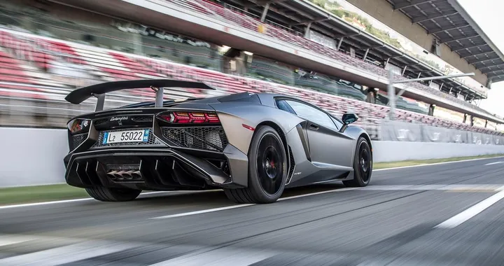 Lamborghini Aventador: si avvicina il restyling