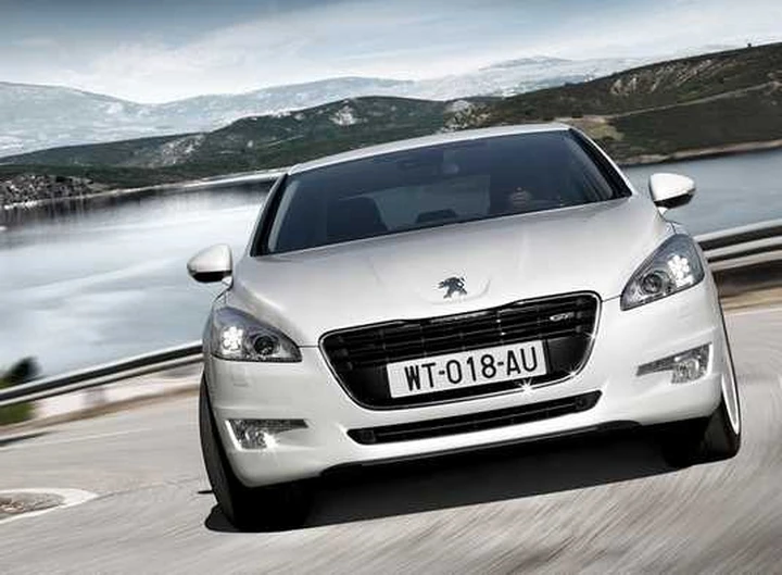 Peugeot: 508, 3008 ibrida e iOn a Parigi