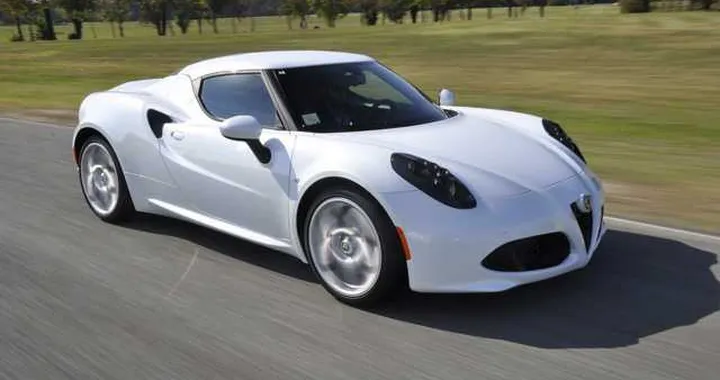 Alfa Romeo 4C, test drive su strada e pista