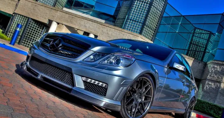 Mercedes E63 AMG Vorsteiner: cura estetica