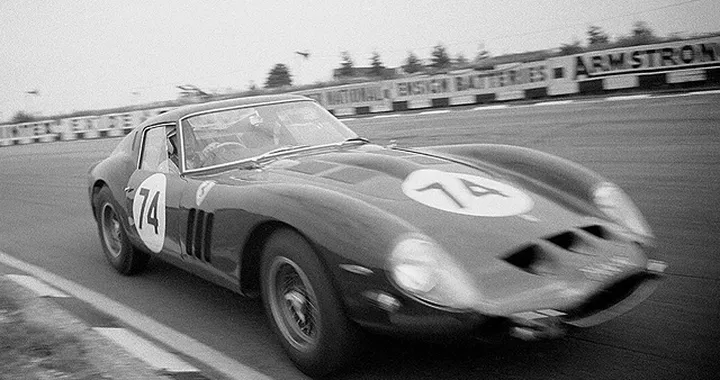 Pirelli Stelvio Corsa e Ferrari 250 GTO: incontro fra giganti della storia dell’auto