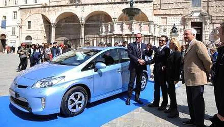 Toyota: una Prius Plug-in al sindaco di Perugia