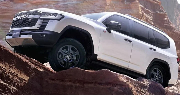 Toyota Land Cruiser GR Sport: caratteristiche e dotazioni