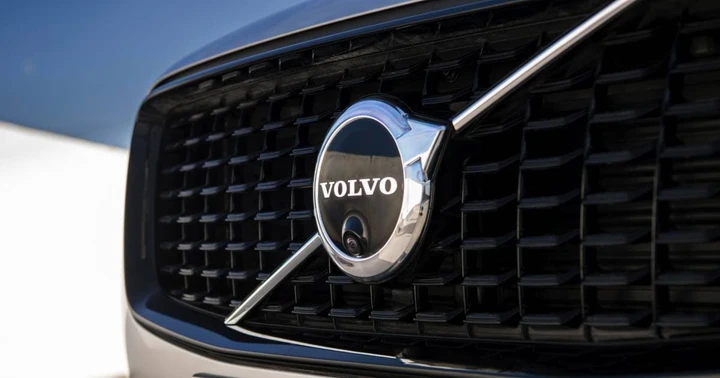 Volvo richiama 73.000 auto: le batterie LG possono prendere fuoco
