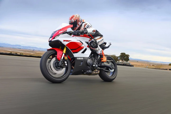 Yamaha R7 2026: tecnologia da gara, anima quotidiana