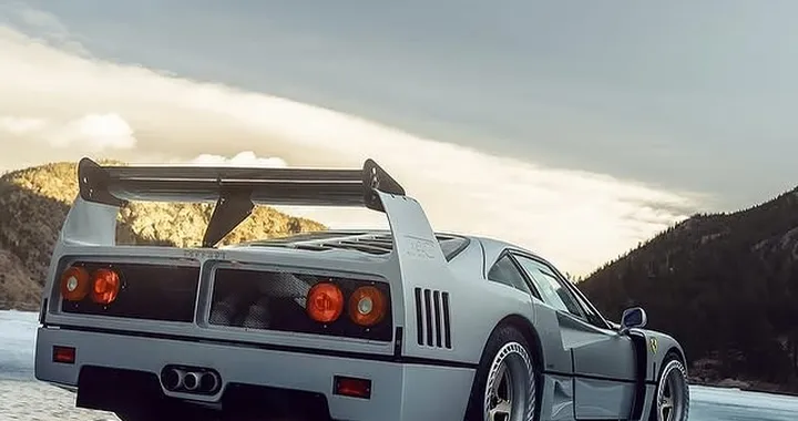 Portereste mai una Ferrari F40 LM su un lago ghiacciato? C'è chi ha sfidato la natura