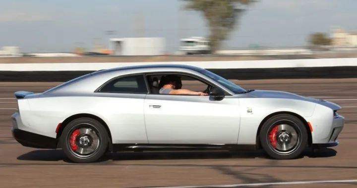 Dodge Charger Daytona: la muscle car elettrica non vende e ci si affida a Facebook Marketplace