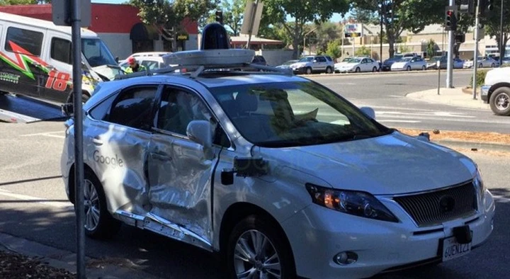 Guida autonoma: grave incidente per una Google Car