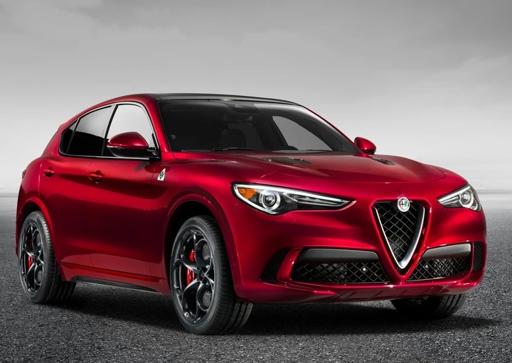 Alfa Romeo: lo Stelvio Quadrifoglio contro tutti