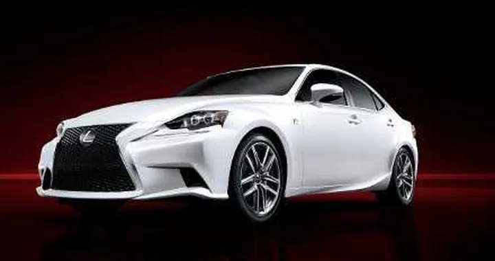 Nuova Lexus IS 2013: immagini ufficiali