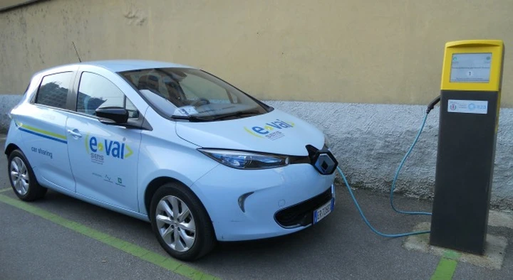 Car sharing: Renault Zoe nella flotta di e-vai