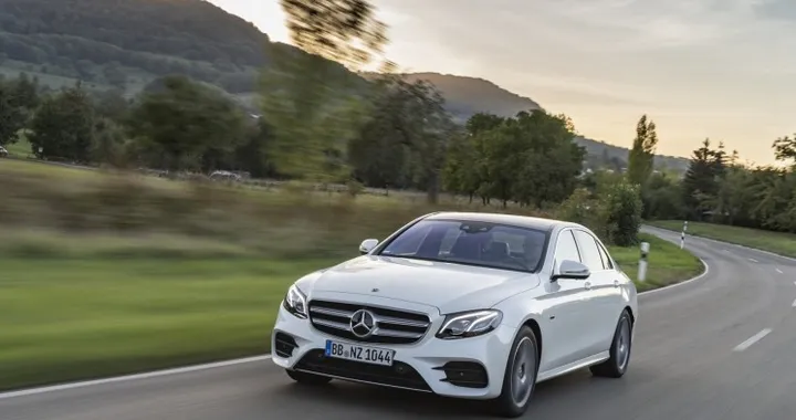 Mercedes E 300 de, l’ibrido diesel che accontenta tutti