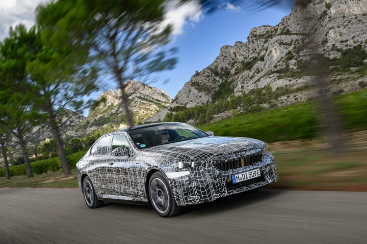 La BMW i5 è in dirittura di arrivo: i test prima del debutto