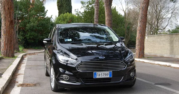 Ford S-Max 2.0 TDCi Titanium AWD: la prova su strada