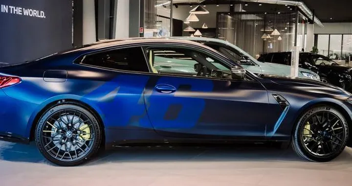 Valentino Rossi entra nella leggenda delle quattro ruote con la BMW M4 CS Edition VR46