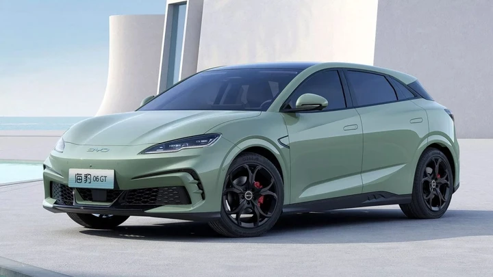BYD e Volkswagen superano Tesla in Europa: i dati di aprile 2025