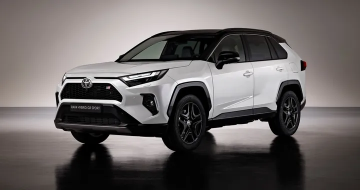 Toyota RAV4 GR Sport: look più aggressivo