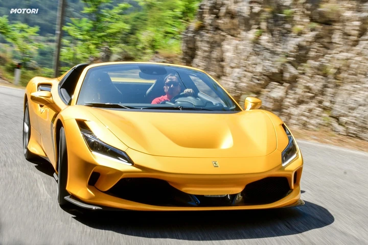 Ferrari F8 Spider: la prova su strada