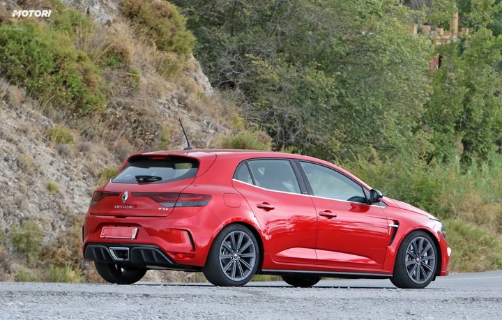 Renault Megane RS restyling: le foto spia