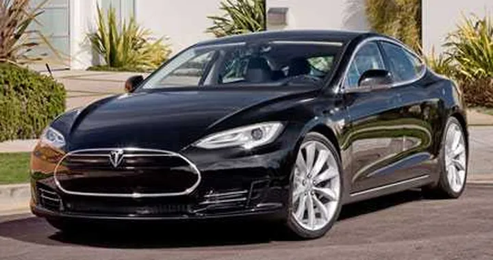 Tesla Model S Alpha: lussuosa, sportiva e... elettrica