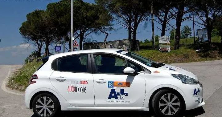 Peugeot 208 vince alla 25 Ore di Magione