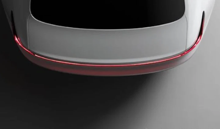 Polestar 2: il crossover elettrico anticipato da un teaser ufficiale