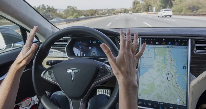 Elon Musk: la guida totalmente autonoma debutterà entro due anni