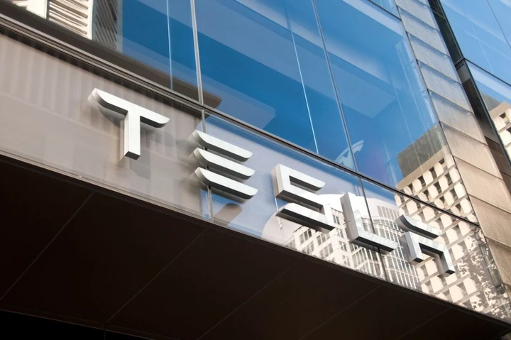 Tesla condannata a Miami: Autopilot sotto accusa per incidente mortale in Florida