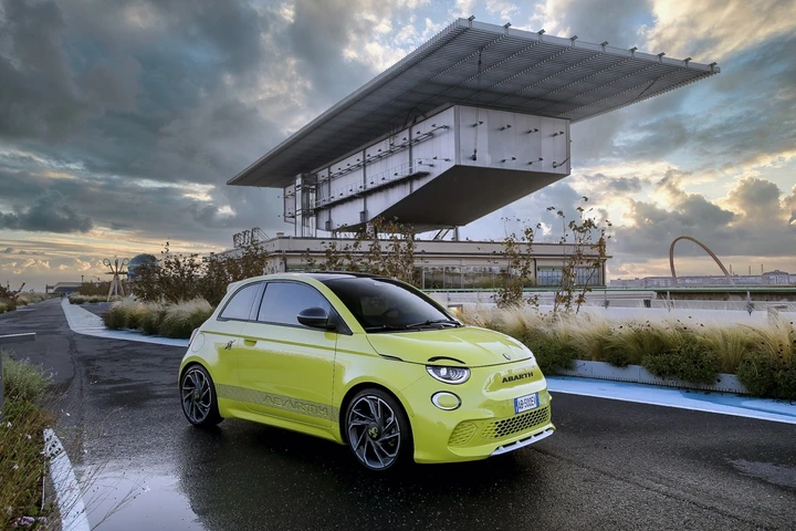 Abarth 500e: le foto ufficiali