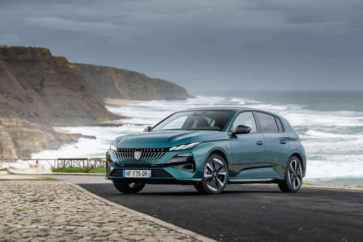 Nuove Peugeot 308 e 308 SW: caratteristiche, prezzi e motori delle versioni restyling 2026