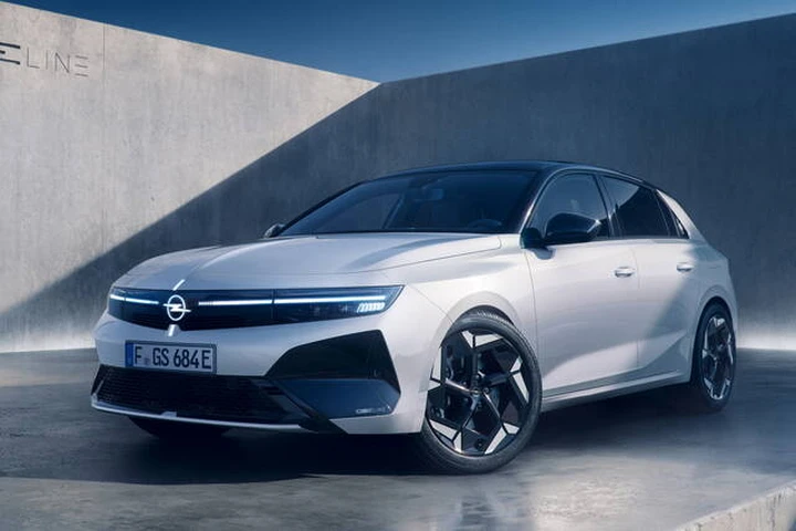 Opel Astra GSE Line: look più sportivo per tutti i motori dal 2027