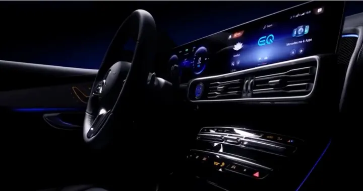 Mercedes EQ C: un teaser anticipa gli interni
