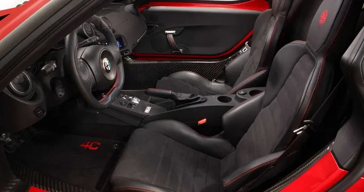 Alfa Romeo 4C Launch Edition: nuovi dettagli degli interni