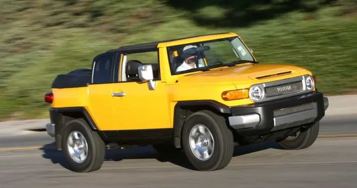 La Toyota FJ Cruiser perde il tetto