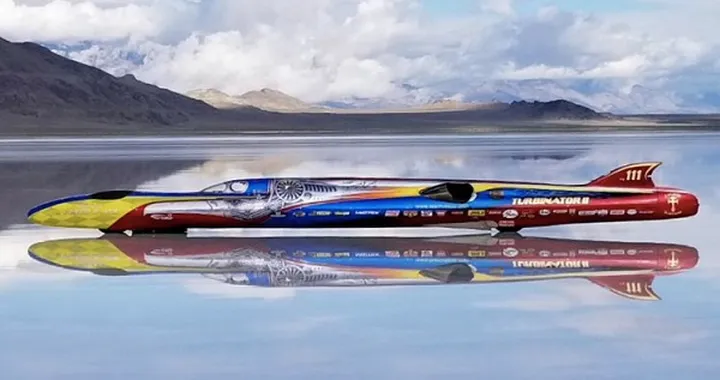 Record di velocità su terra: ha raggiunto 810 km/h l’autoveicolo più veloce del mondo